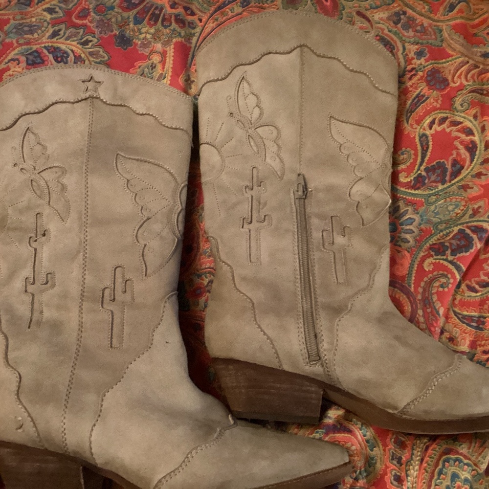 Zodiac tan suede size 9.5